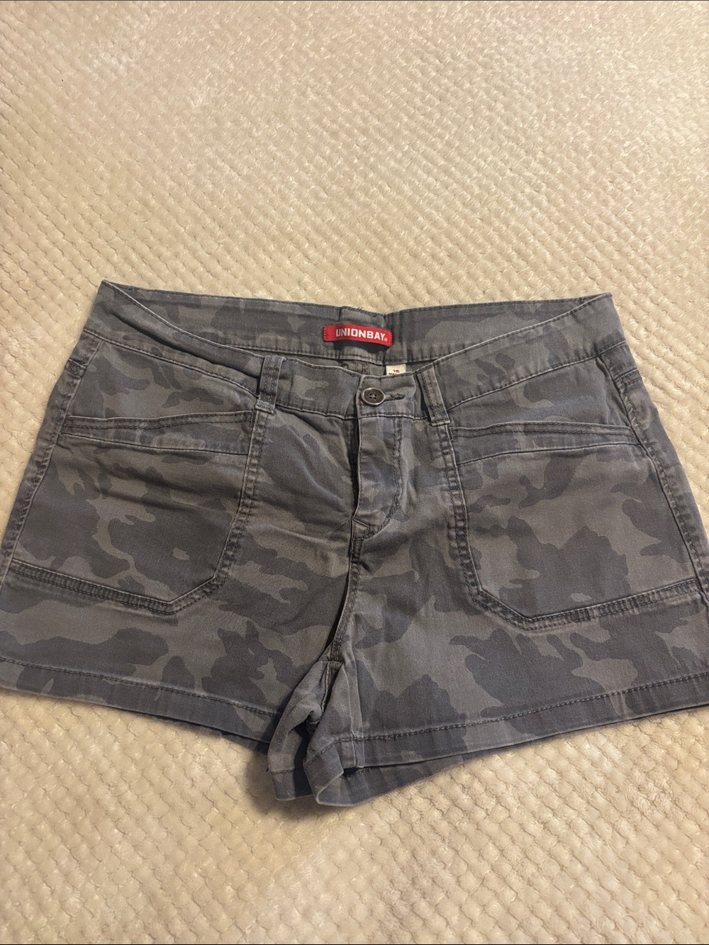 UNIONBAY Women's Gray Camo Utility Short Shorts